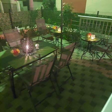 Ruza Apartmani Zara Esterno foto