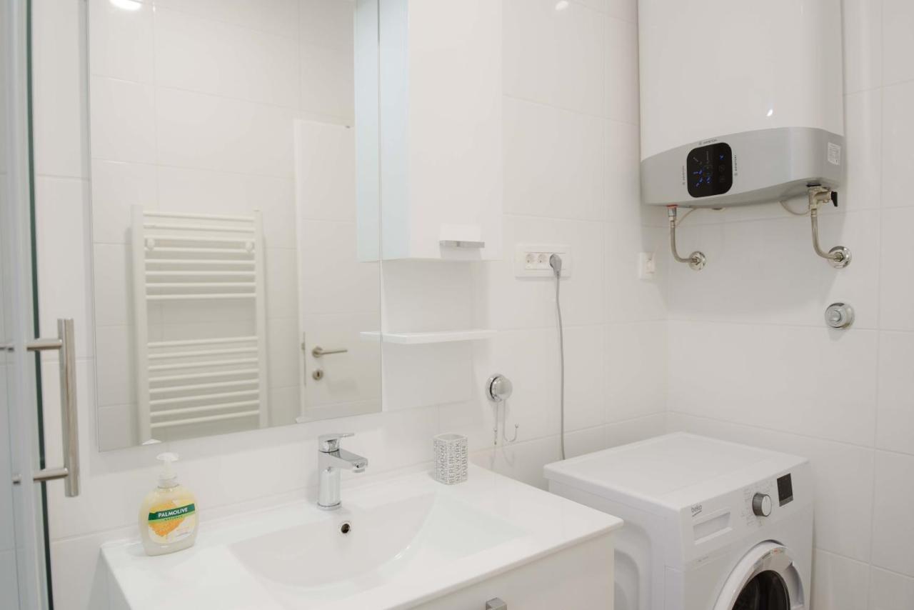 Ruza Apartmani Zara Esterno foto
