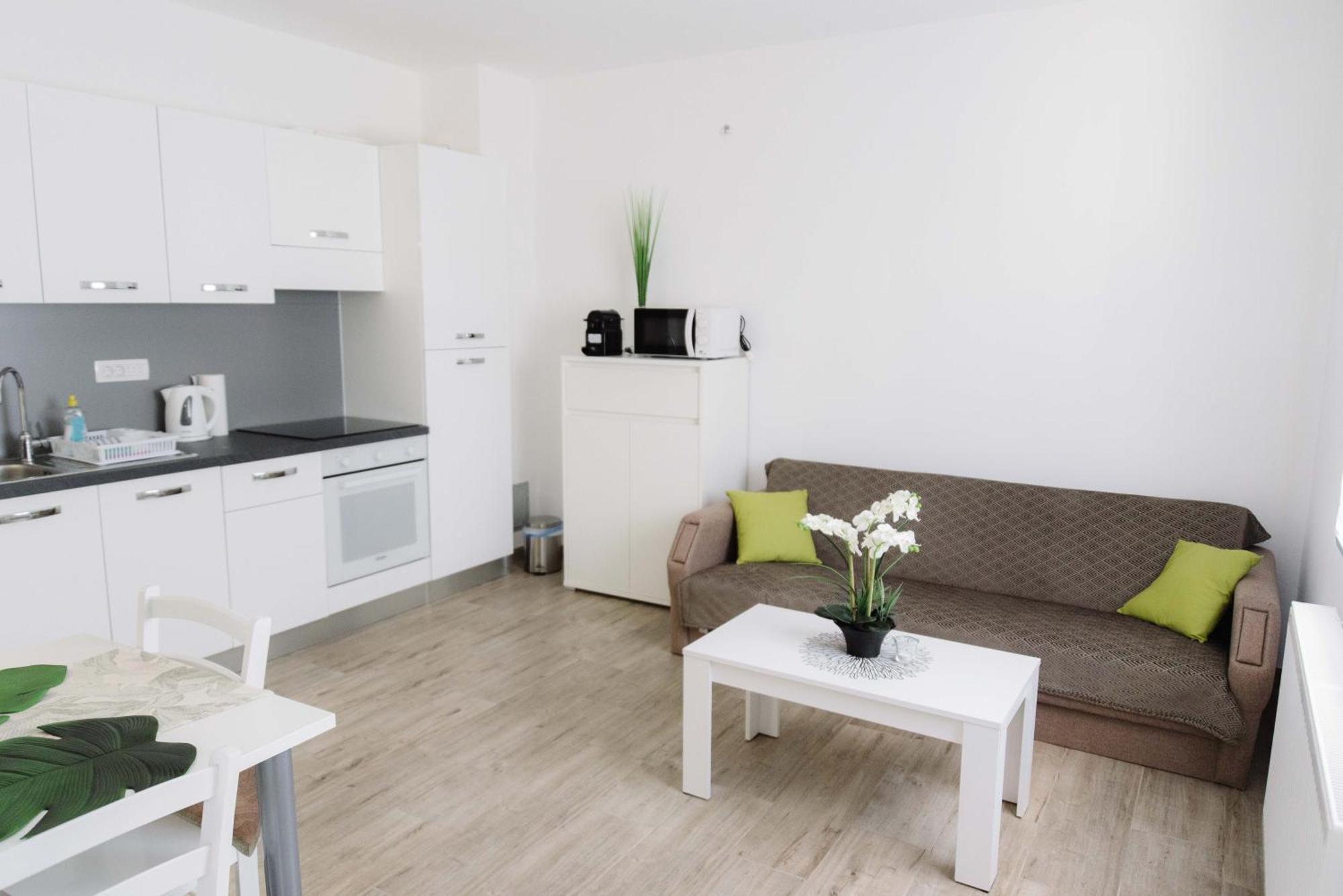 Ruza Apartmani Zara Esterno foto