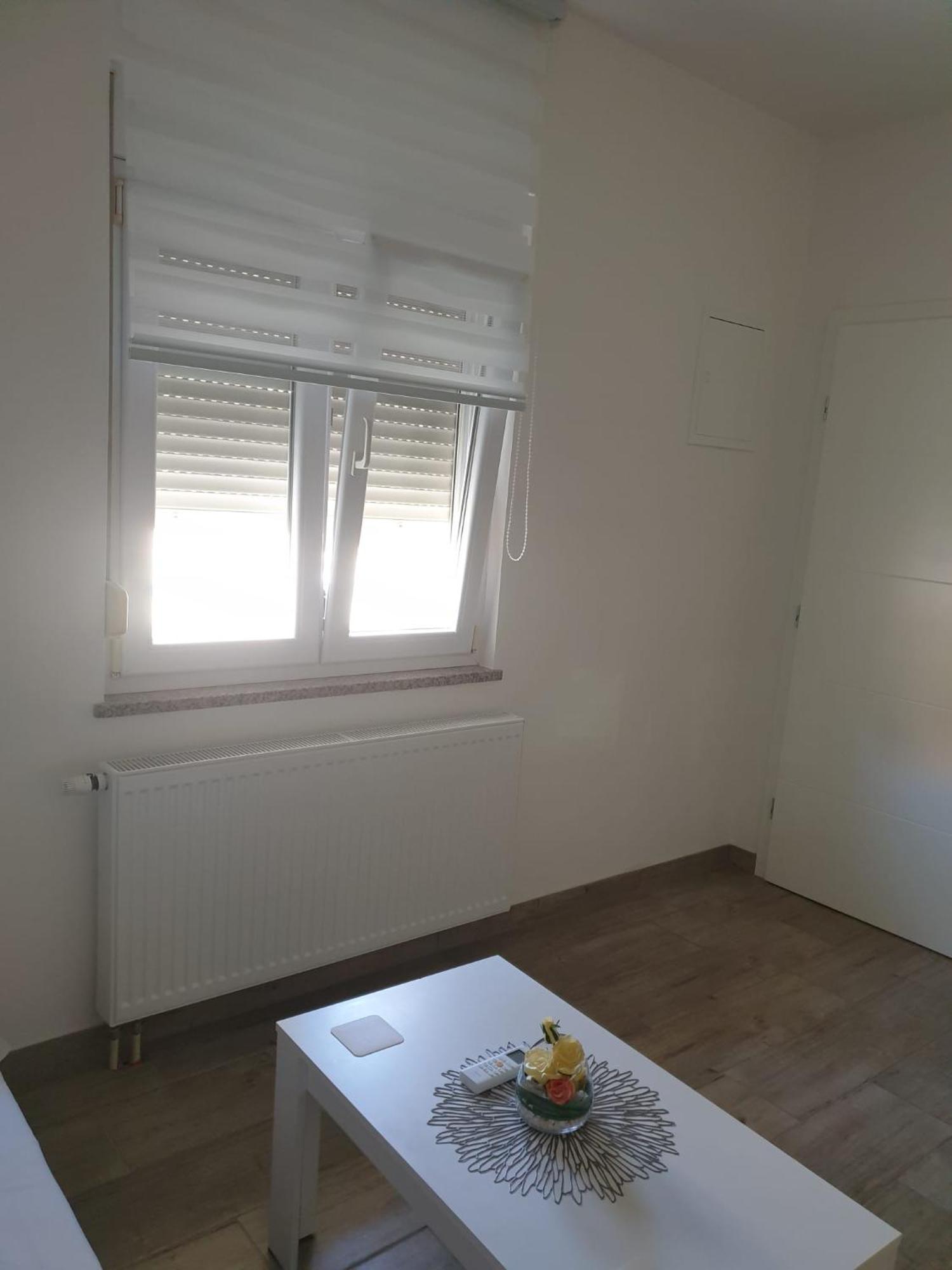 Ruza Apartmani Zara Esterno foto