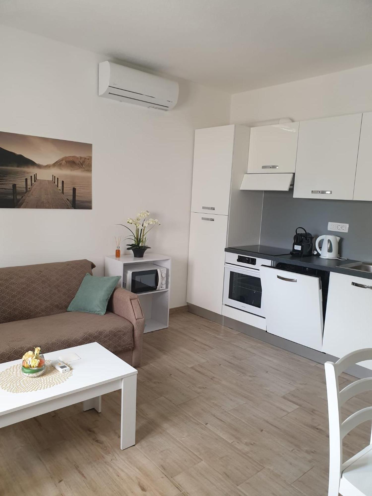 Ruza Apartmani Zara Esterno foto