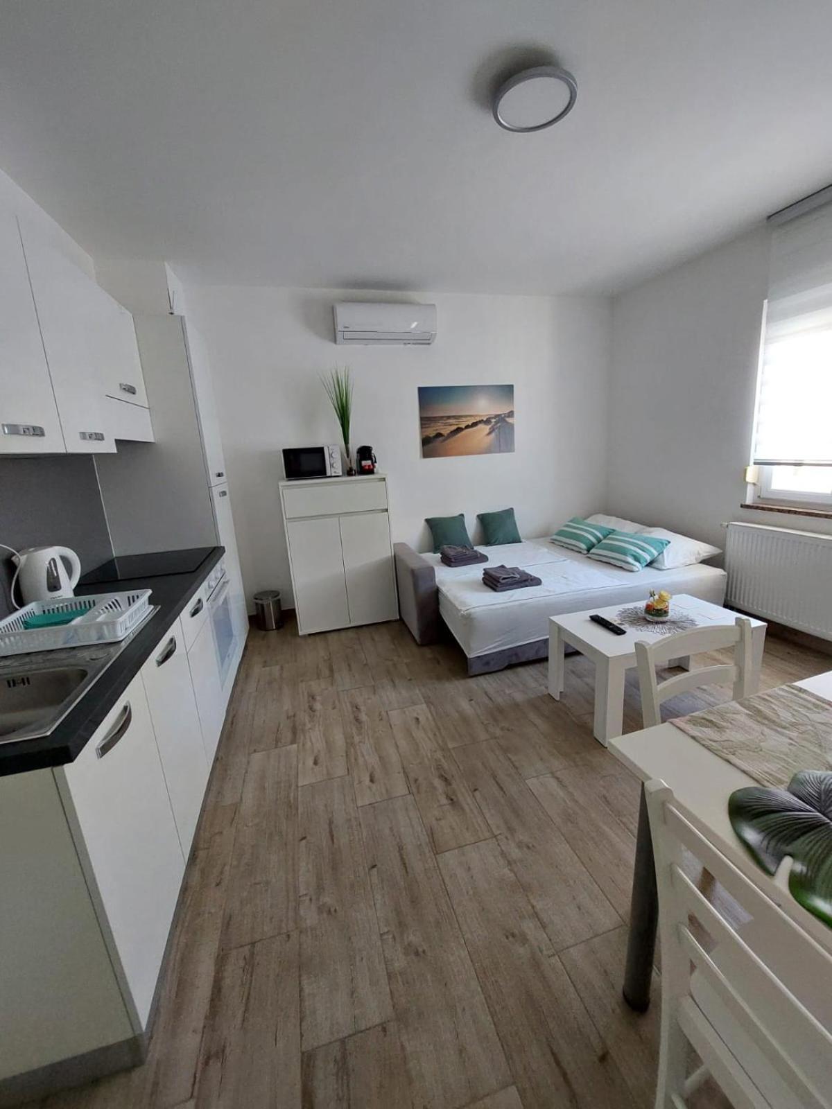 Ruza Apartmani Zara Esterno foto